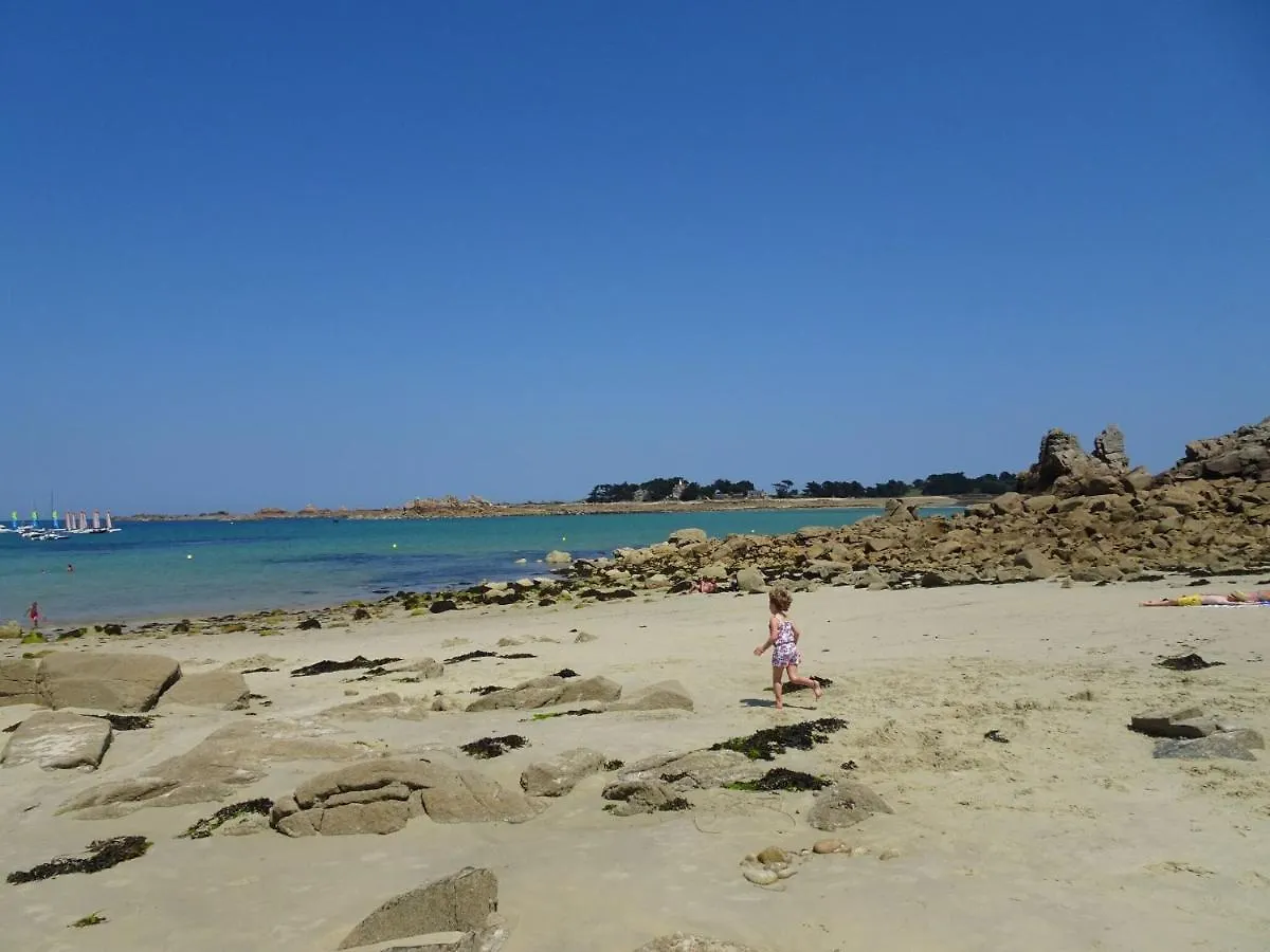 Nice Holiday Home Near The Beach Penvenan